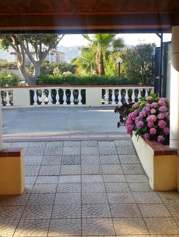 B&B Baia Dello Stretto Gallico Marina Экстерьер фото
